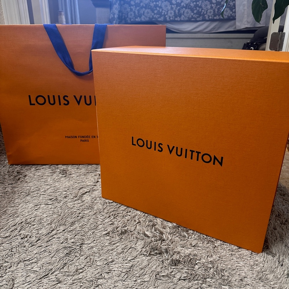 Louis Vuitton Damier Azur Bag - Picture 16 of 16